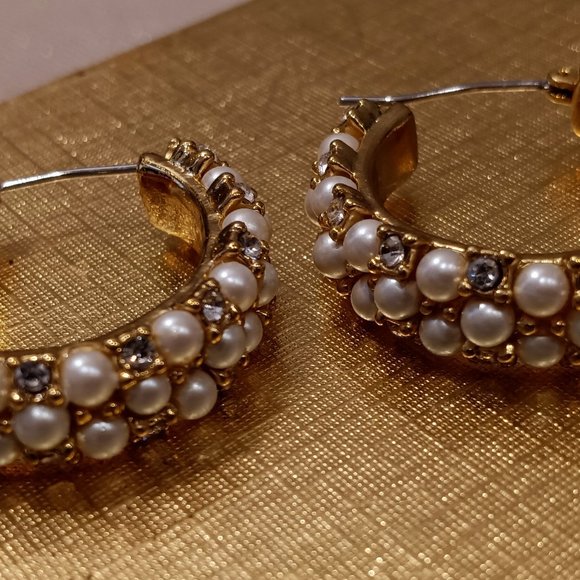 Talbot Pearl &Crystal Hoop earrings - Picture 4 of 7